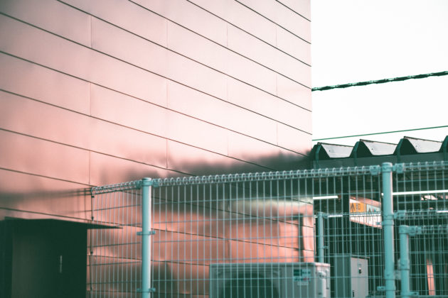 片岡駅 壁